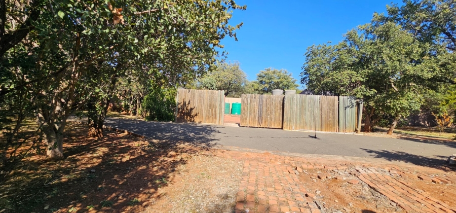 6 Bedroom Property for Sale in Hartbeesfontein North West